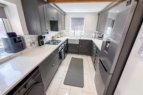 3 bedroom terraced house for sale, Coronation Drive, Chirk, Wrexham
