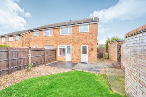 3 bedroom semi-detached house to rent, Clyde Place, Bletchley, Milton Keynes, MK3