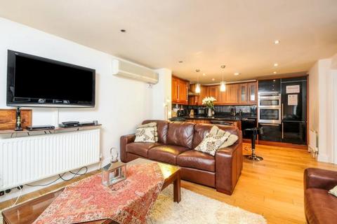 2 bedroom flat to rent, Singers Lane, Henley-on-thames, RG9