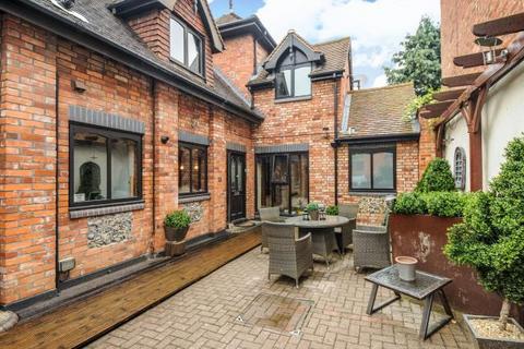 2 bedroom flat to rent, Singers Lane, Henley-on-thames, RG9
