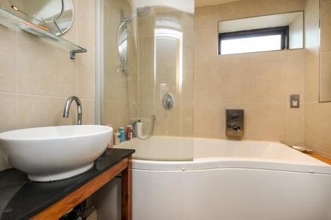 2 bedroom flat to rent, Singers Lane, Henley-on-thames, RG9