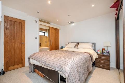 2 bedroom flat to rent, Singers Lane, Henley-on-thames, RG9