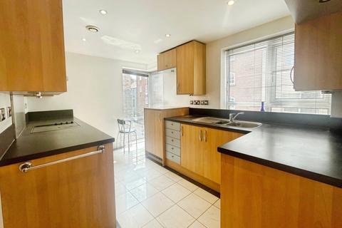 2 bedroom flat to rent, Gloucester Square, Southampton, Hampshire, SO14