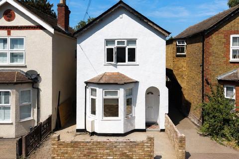 1 bedroom in a house share to rent, Royal Oak Road, Woking, Surrey, GU21