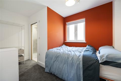1 bedroom in a house share to rent, Royal Oak Road, Woking, Surrey, GU21