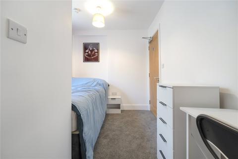 1 bedroom in a house share to rent, Royal Oak Road, Woking, Surrey, GU21