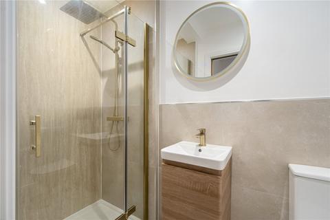 1 bedroom in a house share to rent, Royal Oak Road, Woking, Surrey, GU21