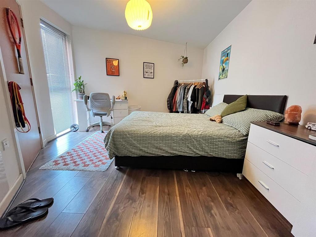 Apartment in Salford - View 3