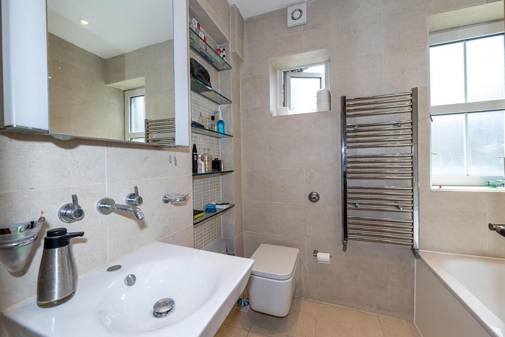 Apartment in London - View 5