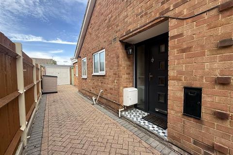 3 bed bungalow for rent in Pembroke Road, Cheltenham, GL51