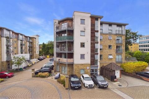 2 bed flat/apartment for rent in Coombe Way, Farnborough, Hampshire, GU14
