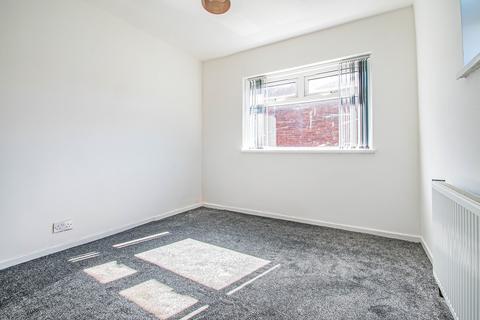 4 bedroom house to rent, Searness Road, Middleton, M24