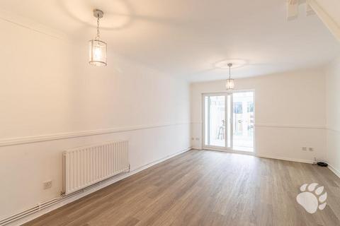 3 bedroom terraced house for sale, Latimer Drive, Basildon SS15