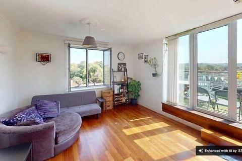2 bedroom flat to rent, Park Lane, Skyline Court, CR0