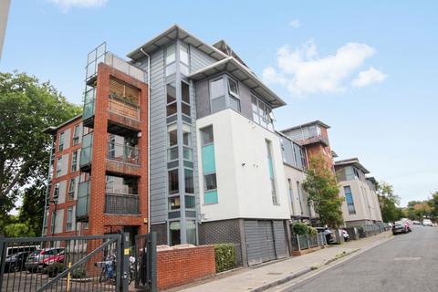 2 bedroom flat to rent, Southwold Road, Morton House, E5