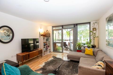 2 bedroom flat to rent, Southwold Road, Morton House, E5