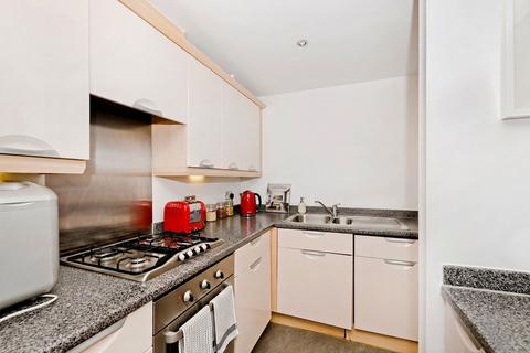 2 bedroom flat to rent, Southwold Road, Morton House, E5