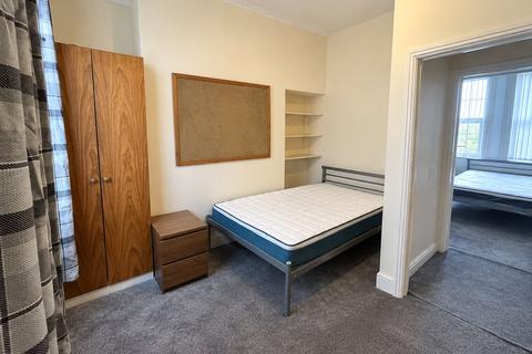3 bedroom end of terrace house to rent, Furzehill Road, Plymouth PL4