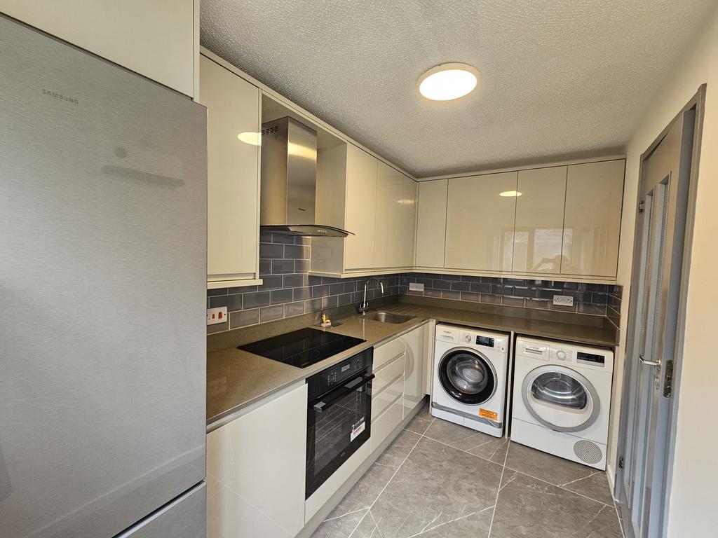 Apartment in STANMORE - View 3