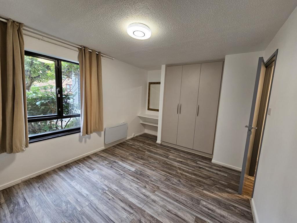 Apartment in STANMORE - View 4