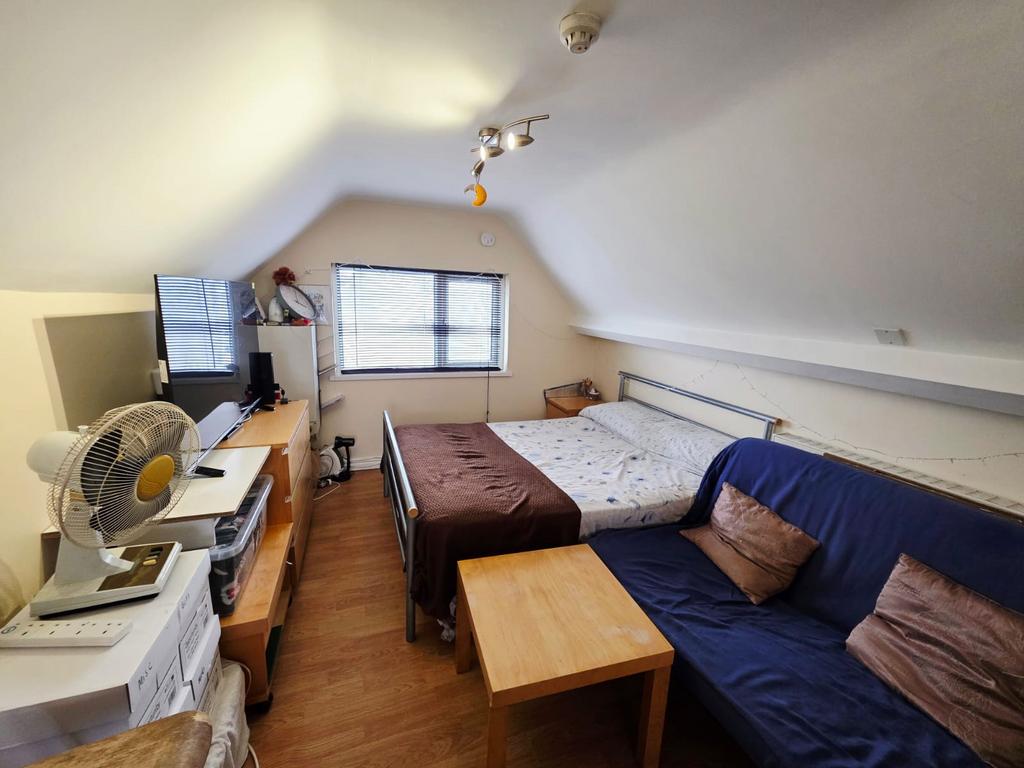 Apartment in Cardiff - View 3