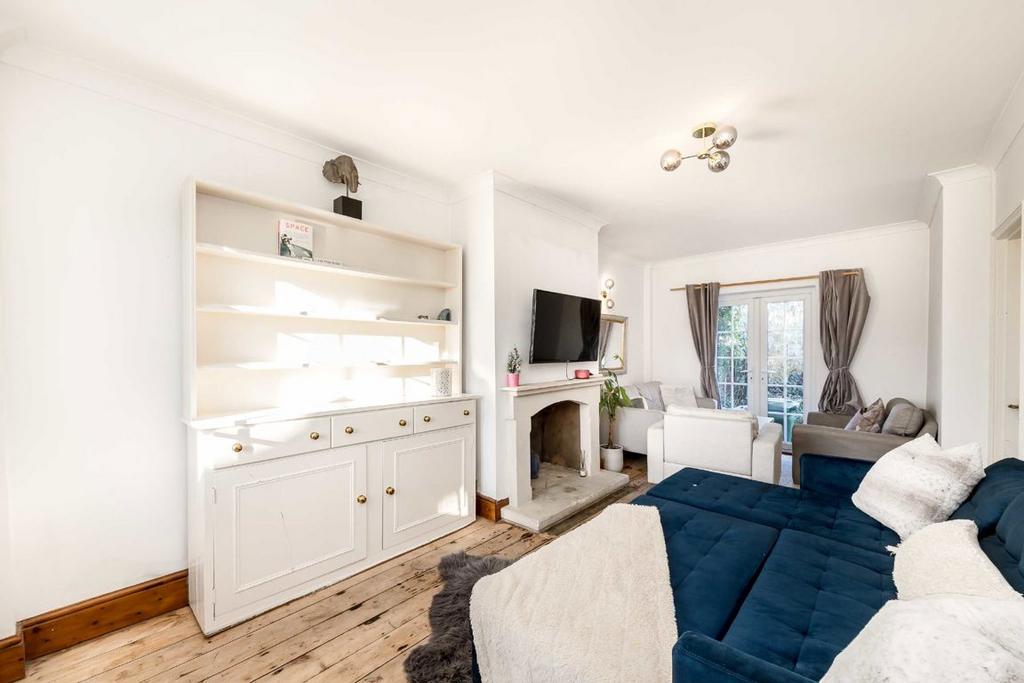 House in London - View 2