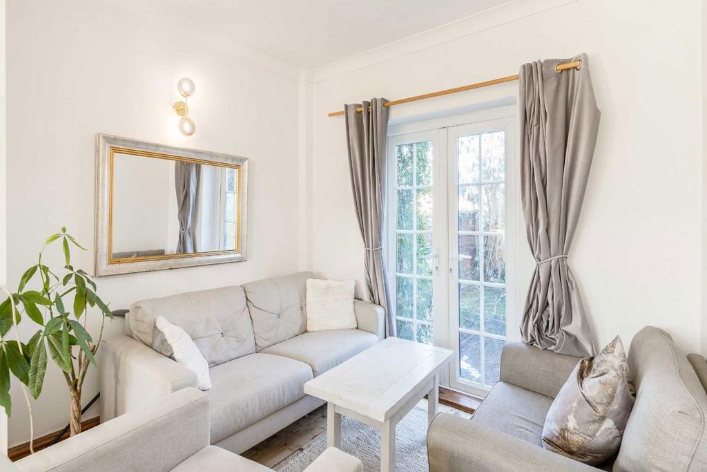 House in London - View 3