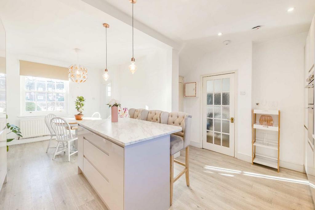 House in London - View 5