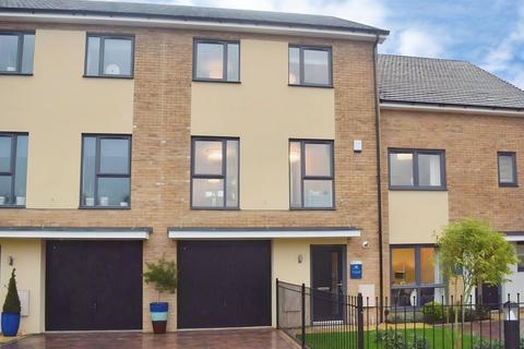 4 bedroom property to rent, Bentley Grove, Peterborough, PE3