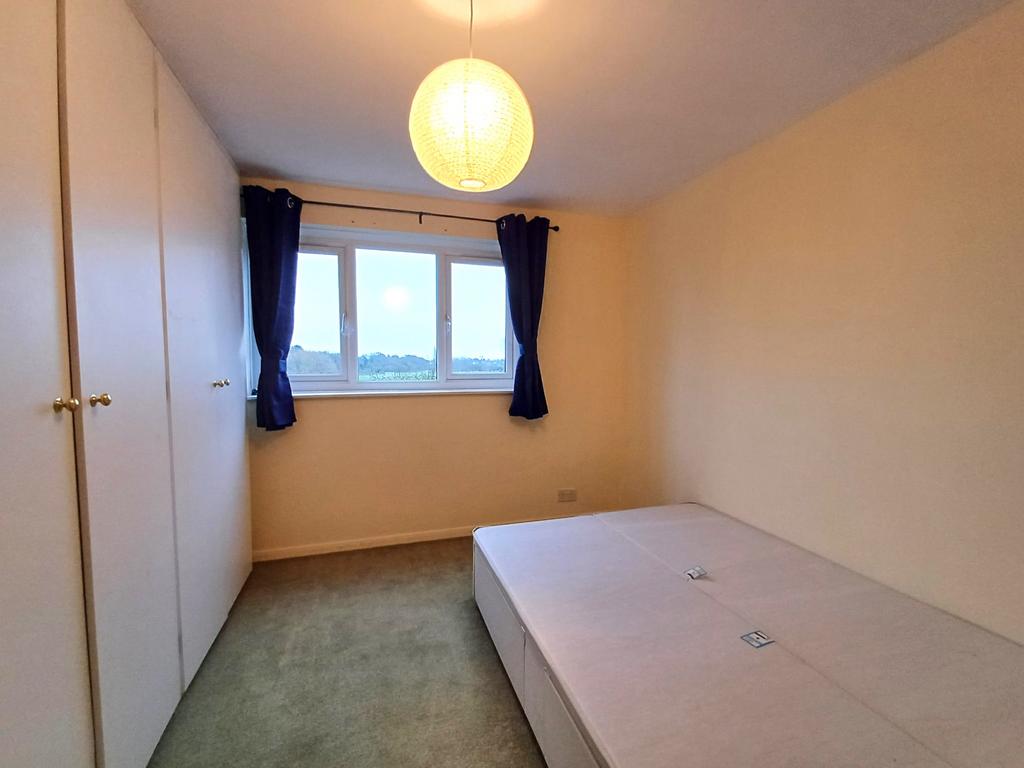 Apartment in Ilford - View 2