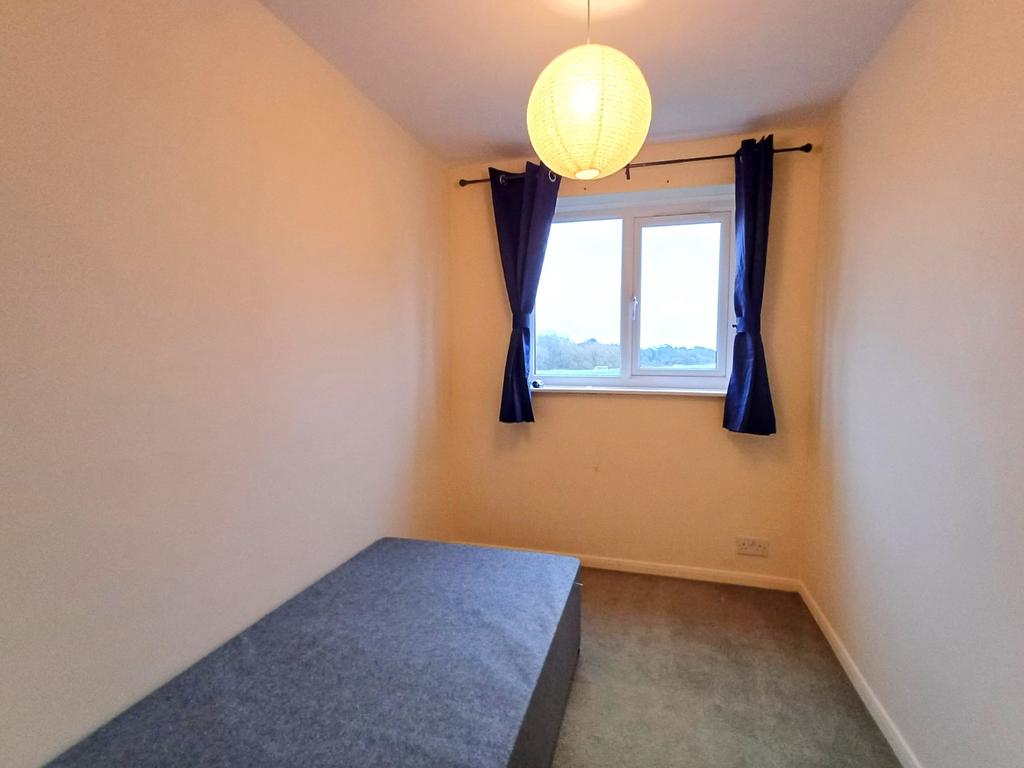 Apartment in Ilford - View 3