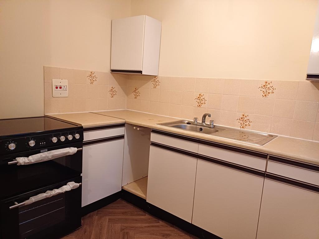 Apartment in Ilford - More