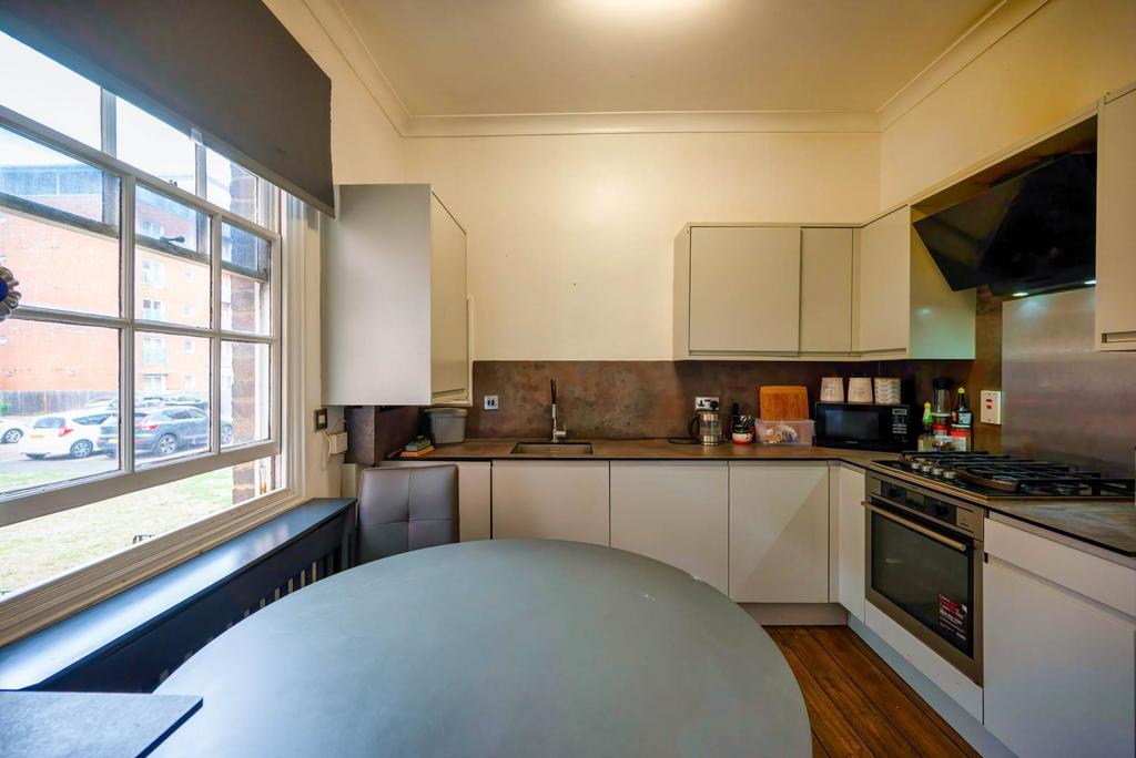 Apartment in Reading - View 4