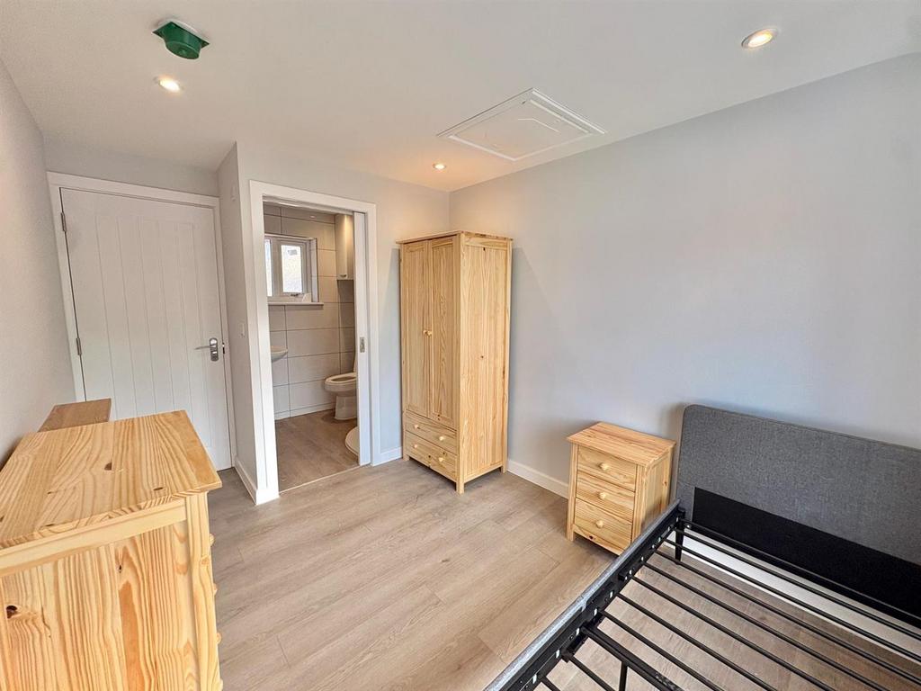 House in Castle Point, Essex - View 3