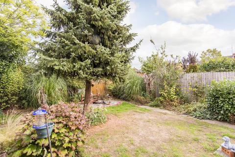 2 bedroom semi-detached bungalow for sale, Fleetwood Gardens, Market Harborough