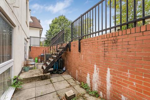 Studio for sale, Whitehorse Lane, London, SE25
