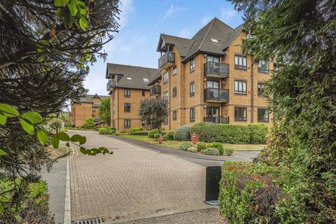 3 bedroom flat for sale, Epping New Road, Buckhurst Hill