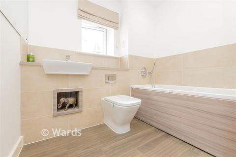 2 bedroom ground floor flat for sale, Springhead Parkway, Gravesend DA11