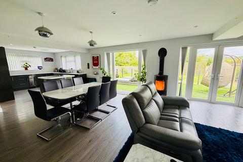 4 bedroom detached house for sale, Heol Y Dderwen, Llandysul, SA44