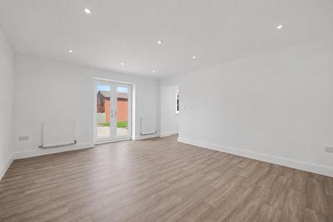3 bedroom penthouse to rent, Macdonald Road, Wyken, Coventry
