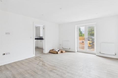 3 bedroom penthouse to rent, Macdonald Road, Wyken, Coventry