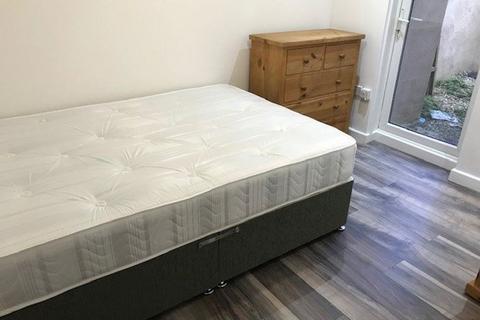 1 bedroom flat to rent, Crown Street