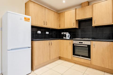 6 bedroom detached bungalow to rent, Colchester CO4