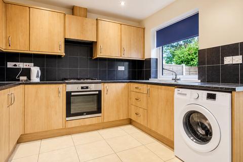 6 bedroom detached bungalow to rent, Colchester CO4
