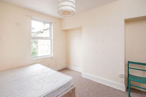 2 bedroom flat to rent, Lower Bristol Road, Bath, Somerset, BA2