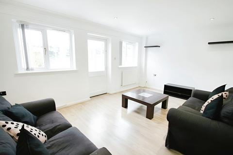3 bedroom semi-detached house to rent, Colham Mill Road, West Drayton, UB7