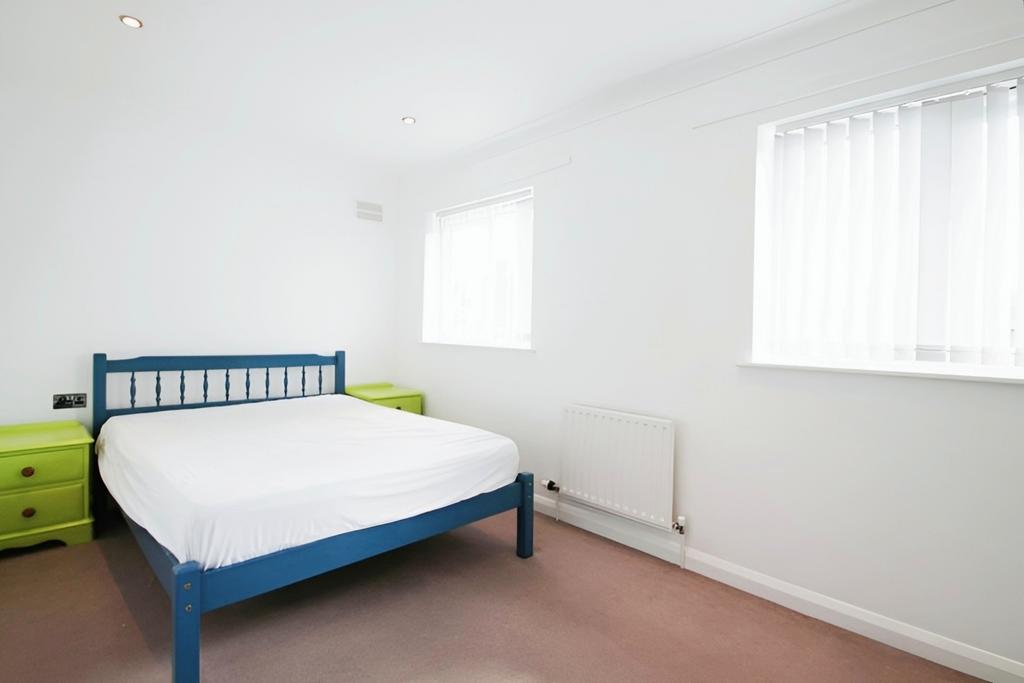 House in West Drayton - More
