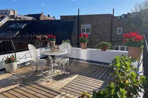 3 bedroom flat for sale, Charteris Road, London, NW6