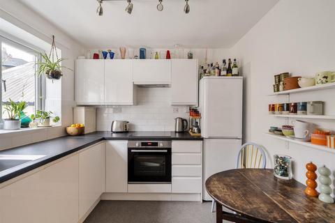 3 bedroom flat for sale, Charteris Road, London, NW6