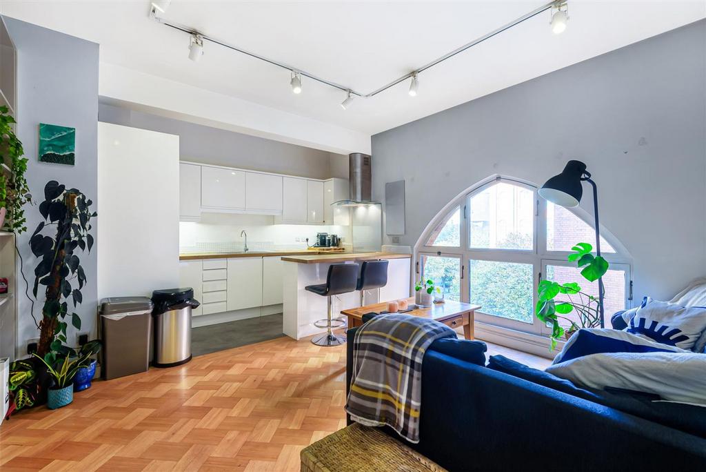 House in London - View 2